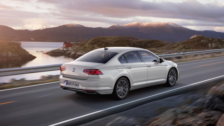  Volkswagen Passat GTE (B8) 2019 года  (WW) (фото 4 из 8)
